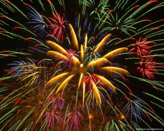 Fireworks_High-Quality-Mobile-Desktop-wallpapers.stillmaza.com-2